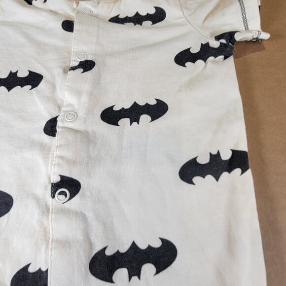 Batman Baby Unisex Gray Hoodie 0-3M & White Sleeper 4-6M Set with Logo Prints - Picture 10 of 13